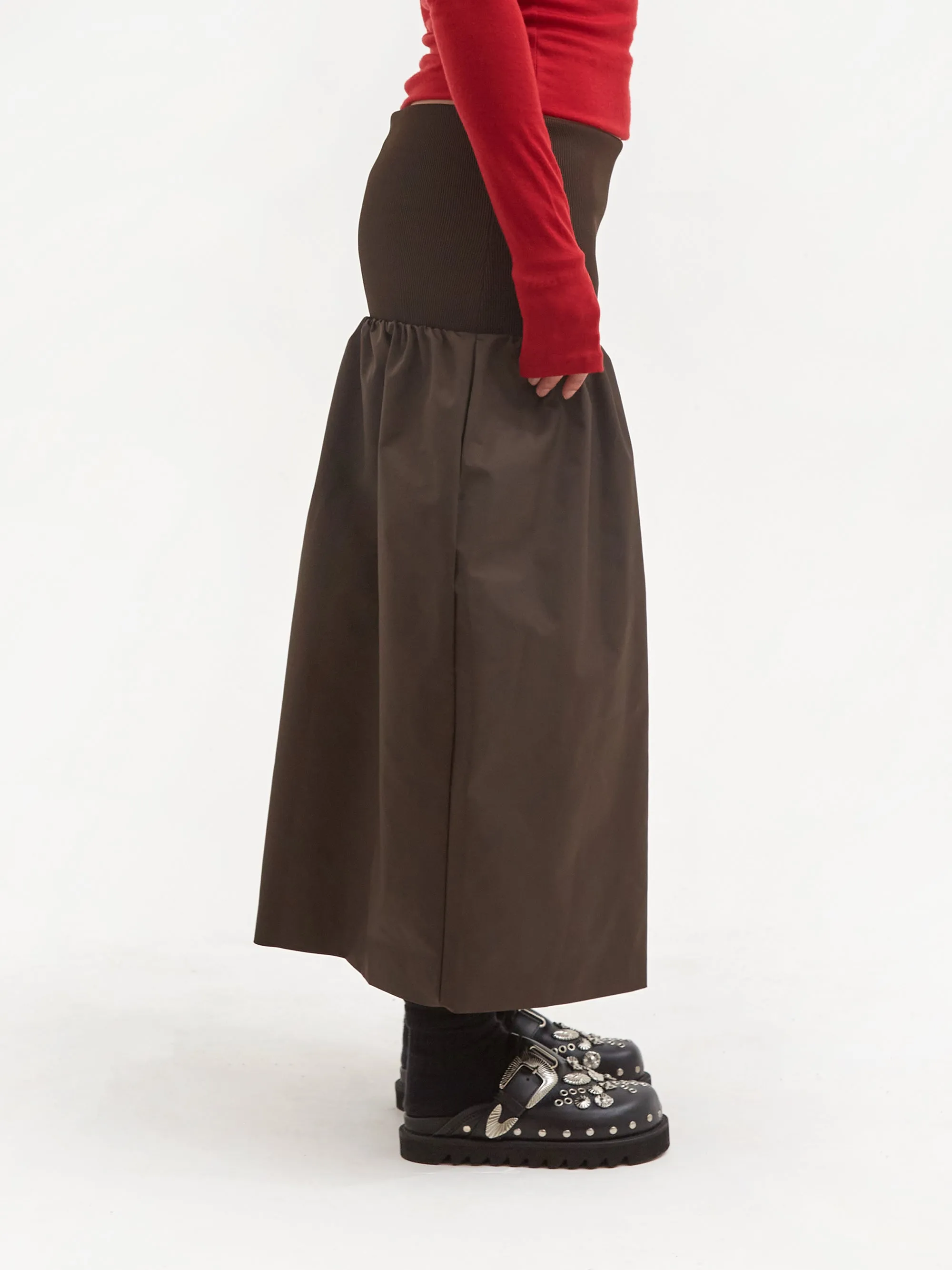 AMOMENTO Nylon Shirring Flared Skirt - Brown