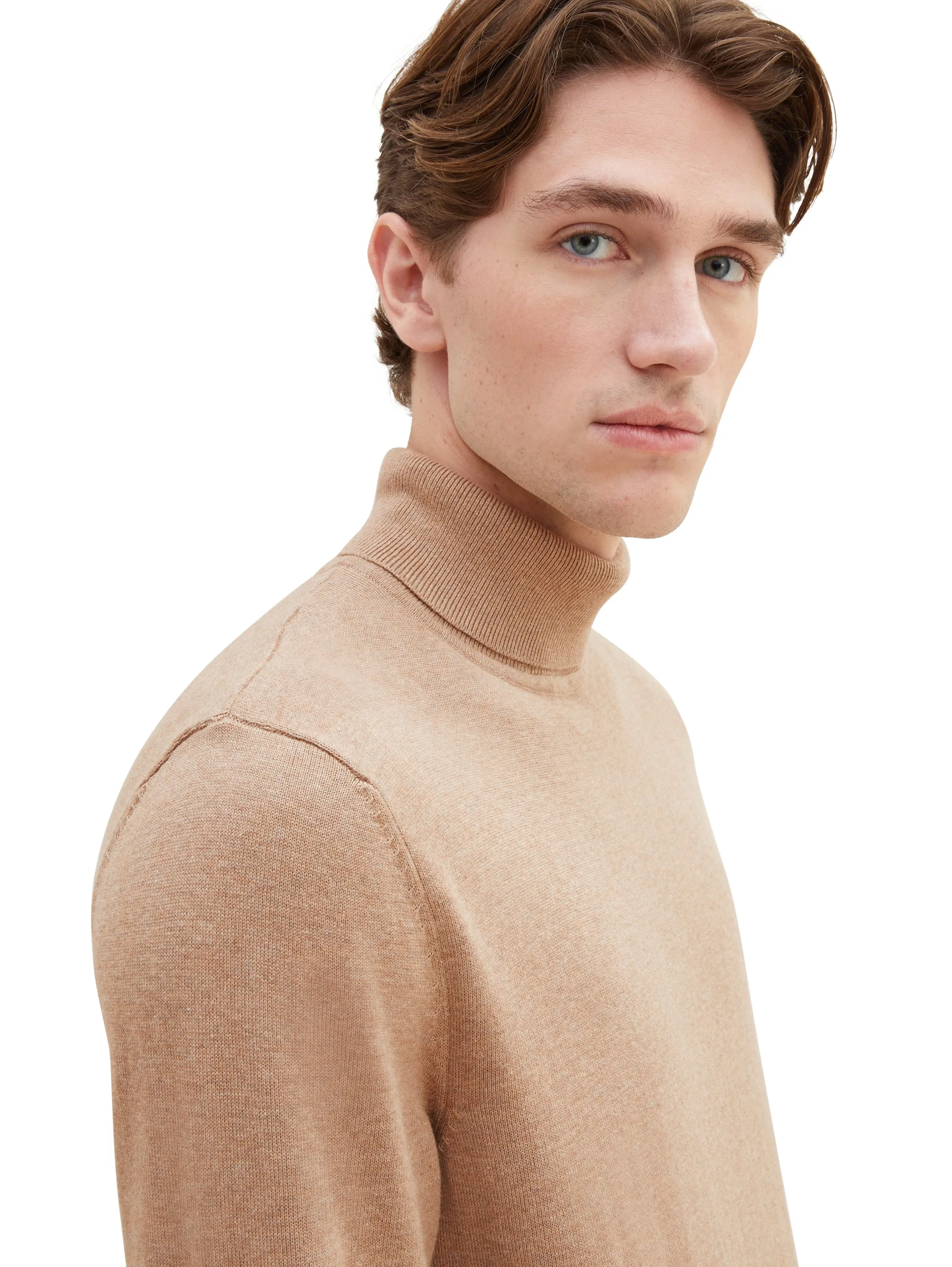 BASIC TURTLENECK KNIT