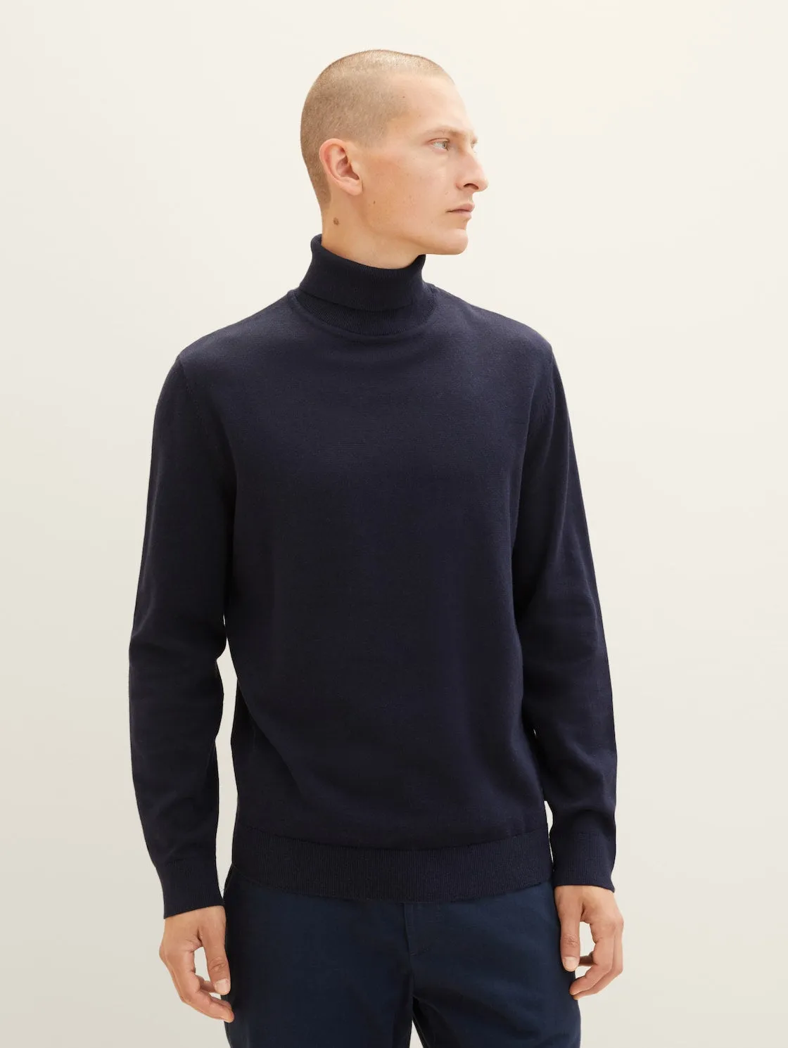 BASIC TURTLENECK KNIT