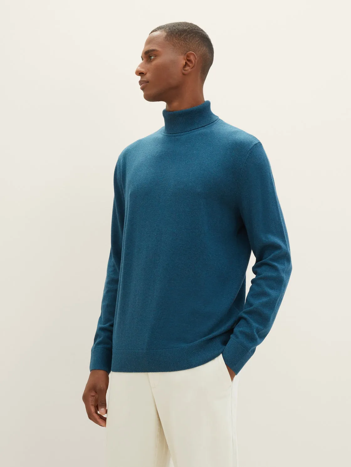 BASIC TURTLENECK KNIT