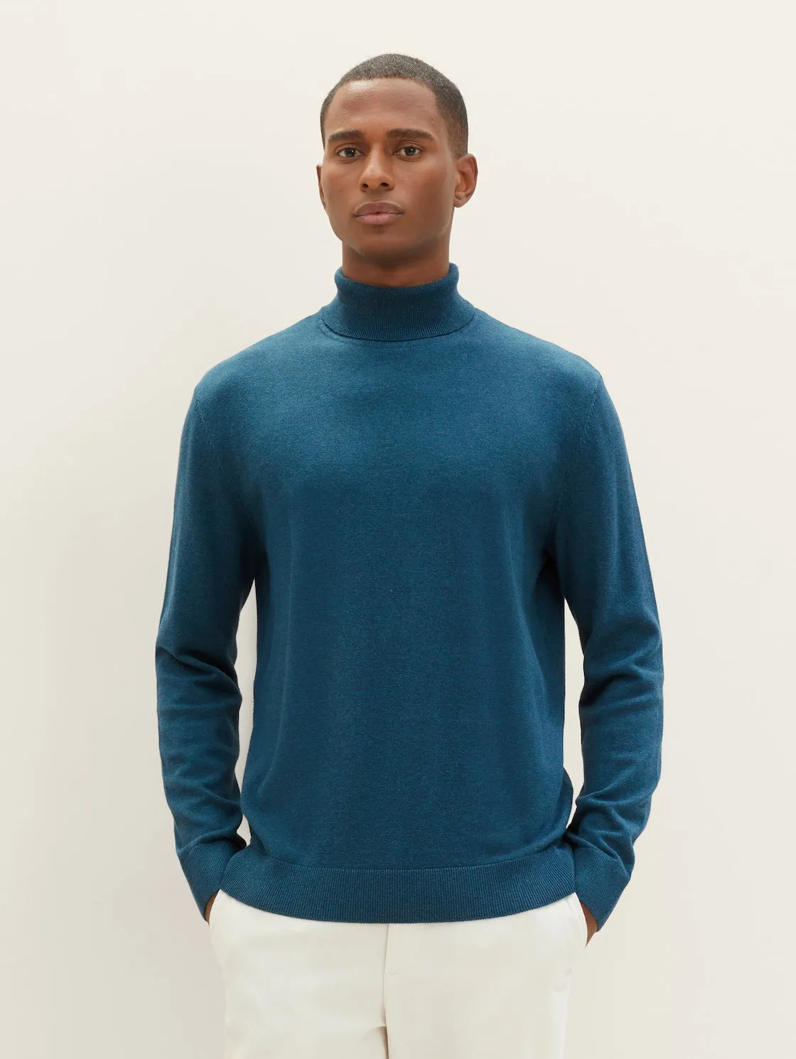 BASIC TURTLENECK KNIT