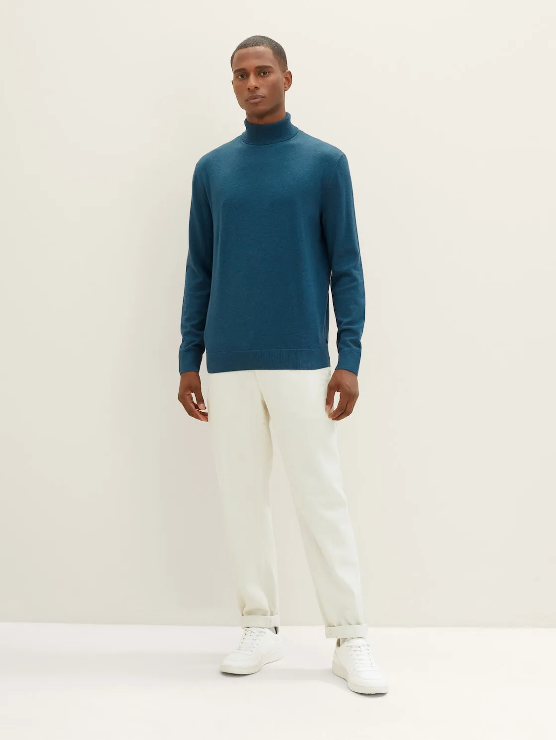 BASIC TURTLENECK KNIT