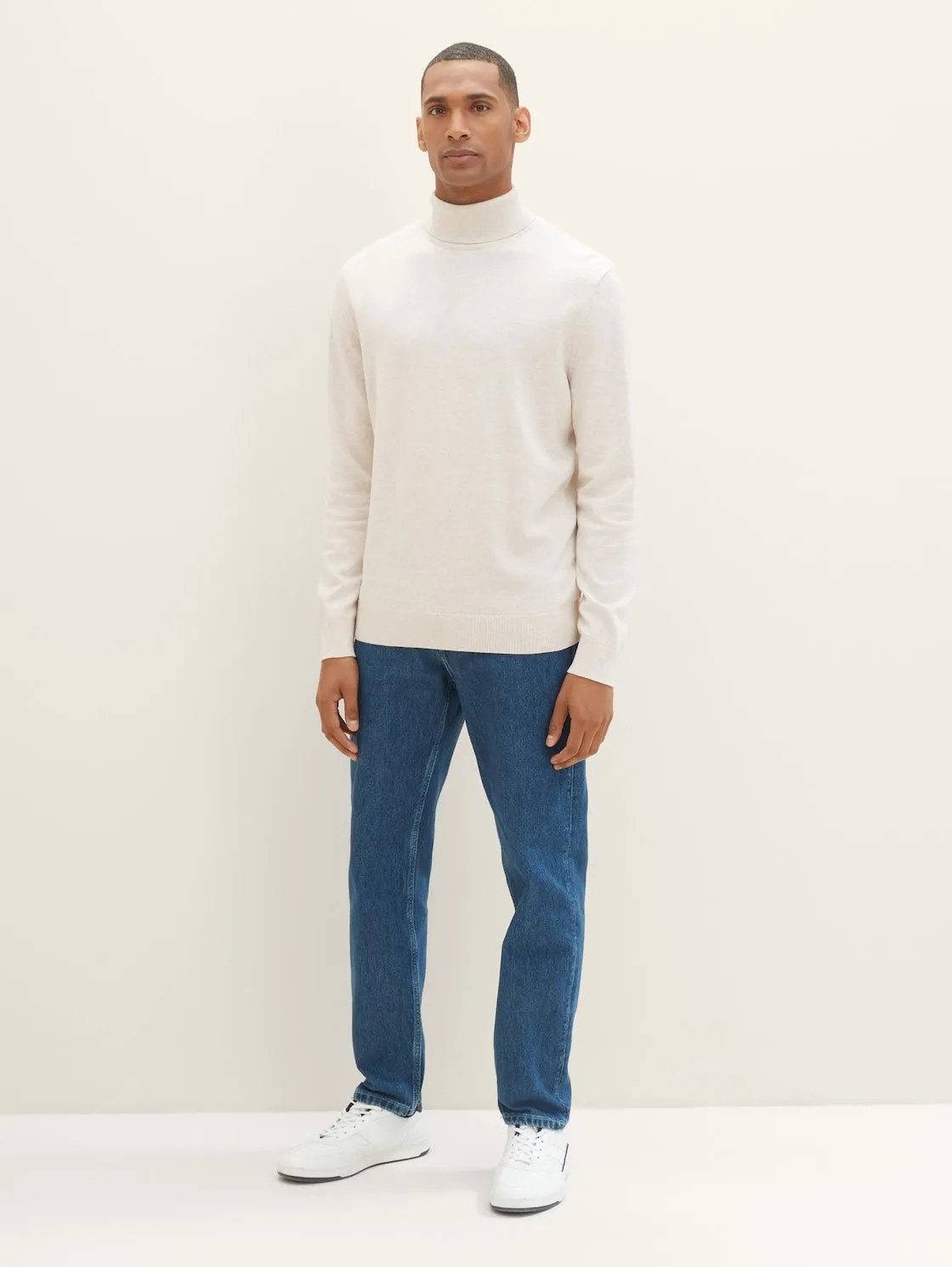 BASIC TURTLENECK KNIT