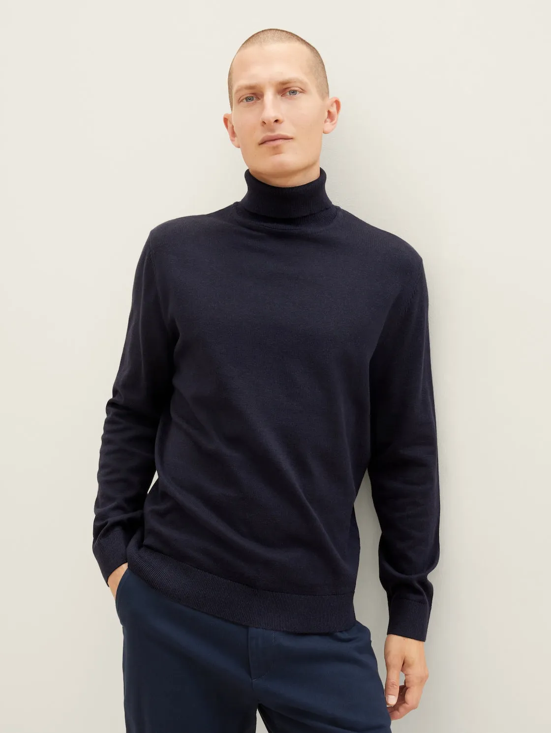 BASIC TURTLENECK KNIT