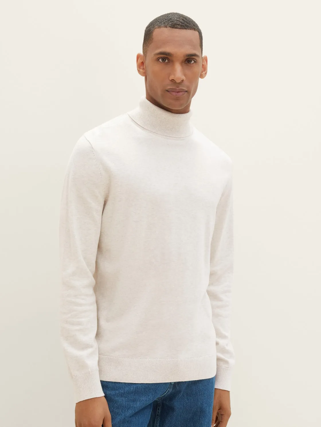 BASIC TURTLENECK KNIT