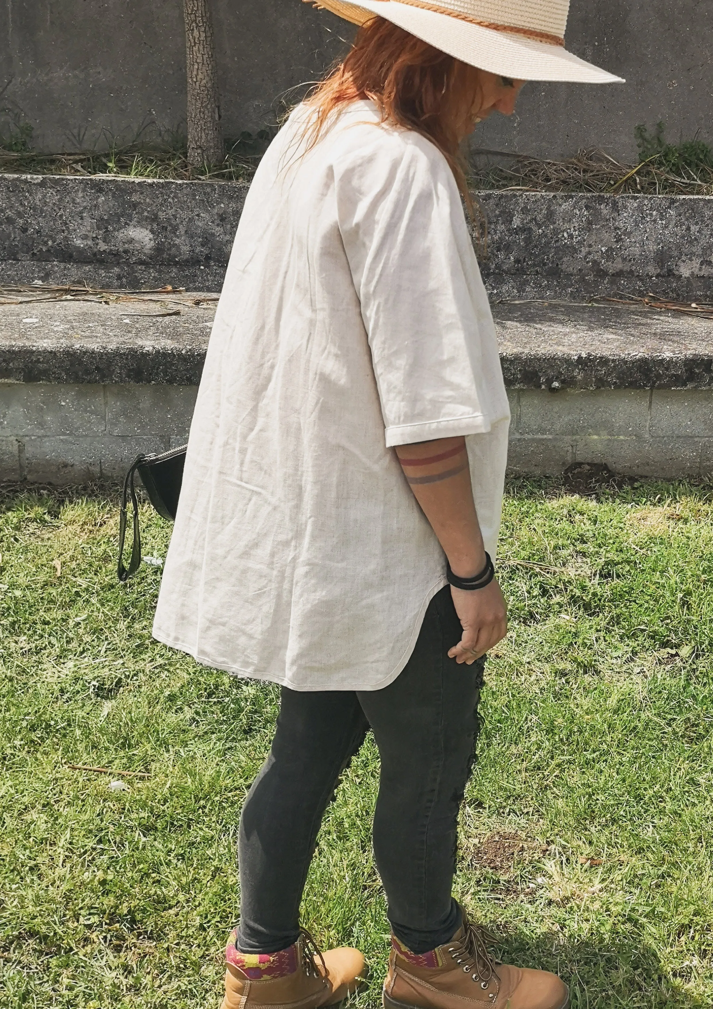 BLOUSE V-COLLAR BUTTONS - NATURAL LINEN white