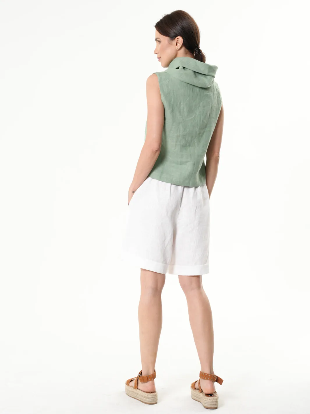 Buttoned Sleeveless Linen Top In Light Green