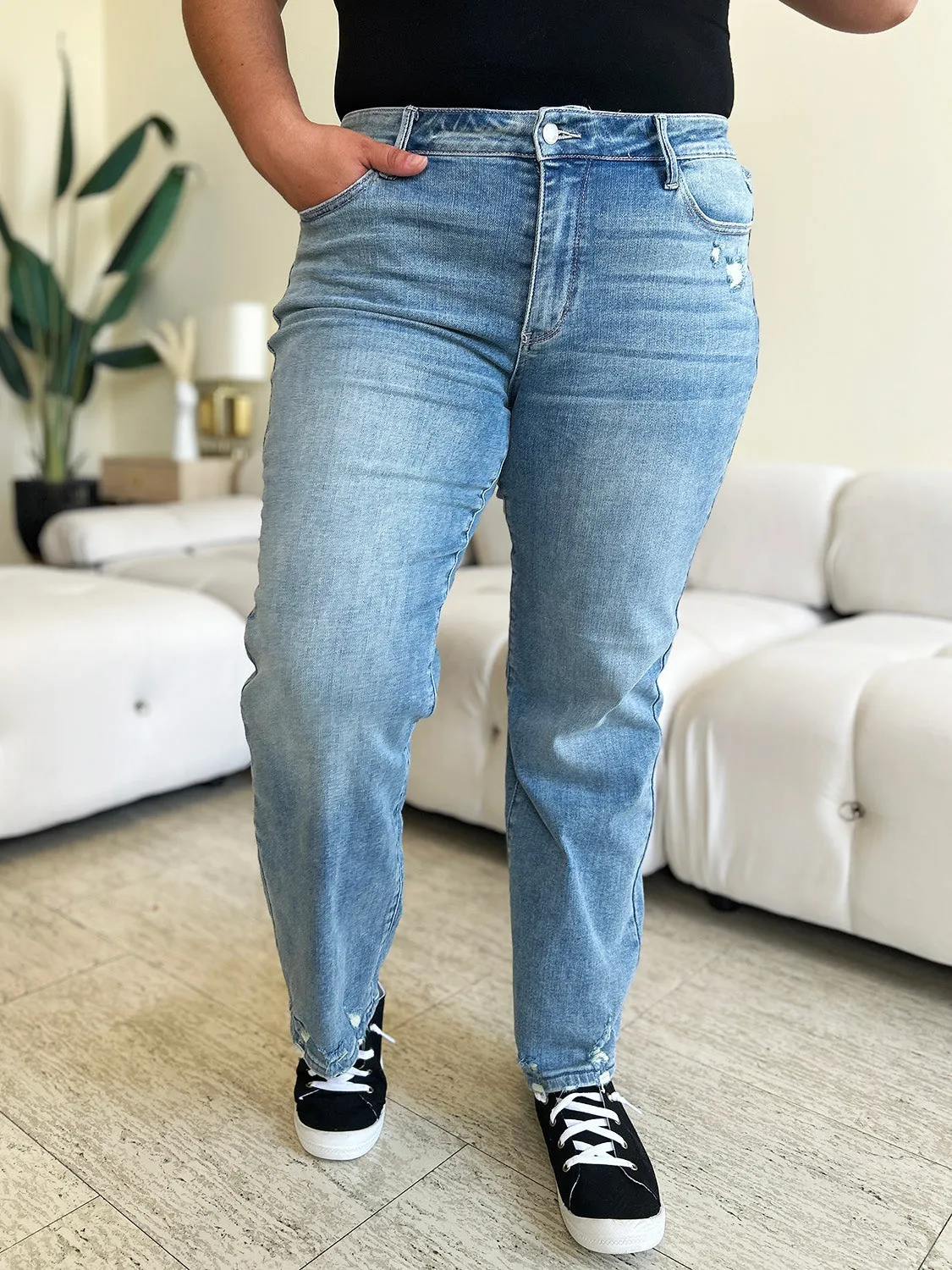 Judy Blue Mid Rise Distressed Straight Jeans [Online Exclusive]