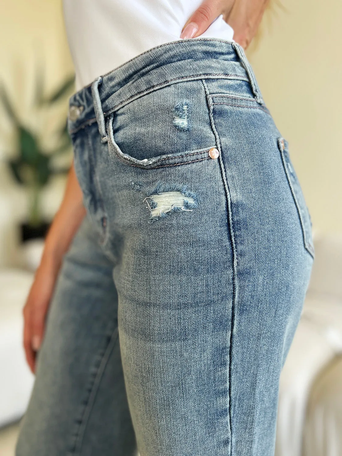 Judy Blue Mid Rise Distressed Straight Jeans [Online Exclusive]