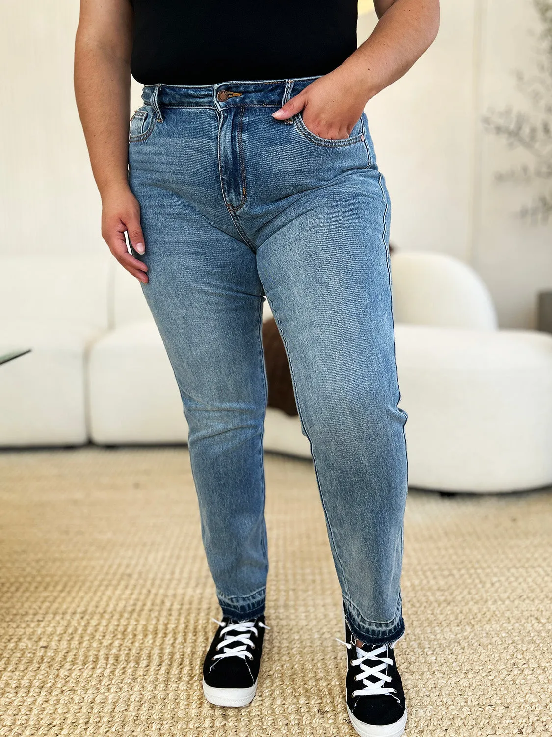 Judy Blue Mid Rise Rigid Magic Release Hem Jeans [Online Exclusive]