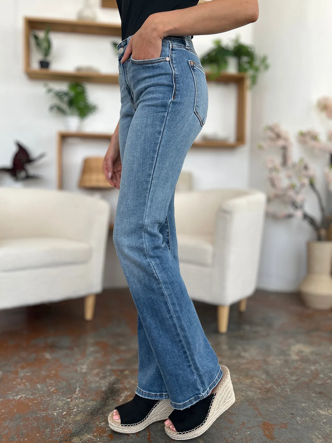 Judy Blue Mid-Rise Waist Straight Jeans [Online Exclusive]