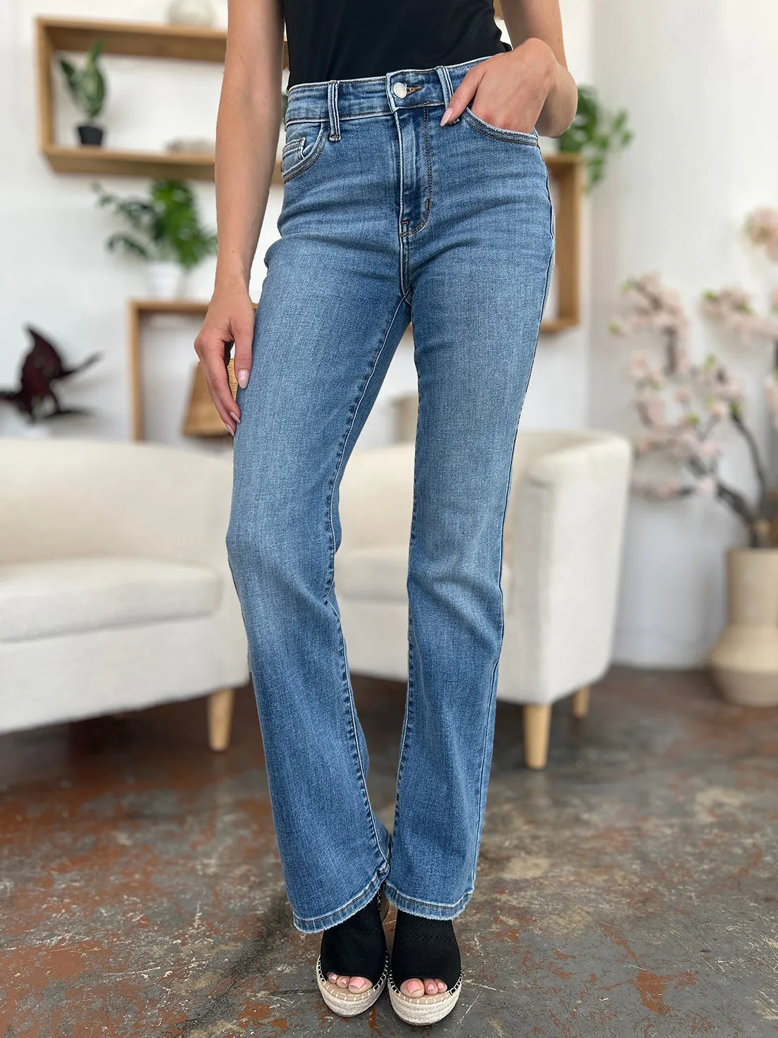 Judy Blue Mid-Rise Waist Straight Jeans [Online Exclusive]