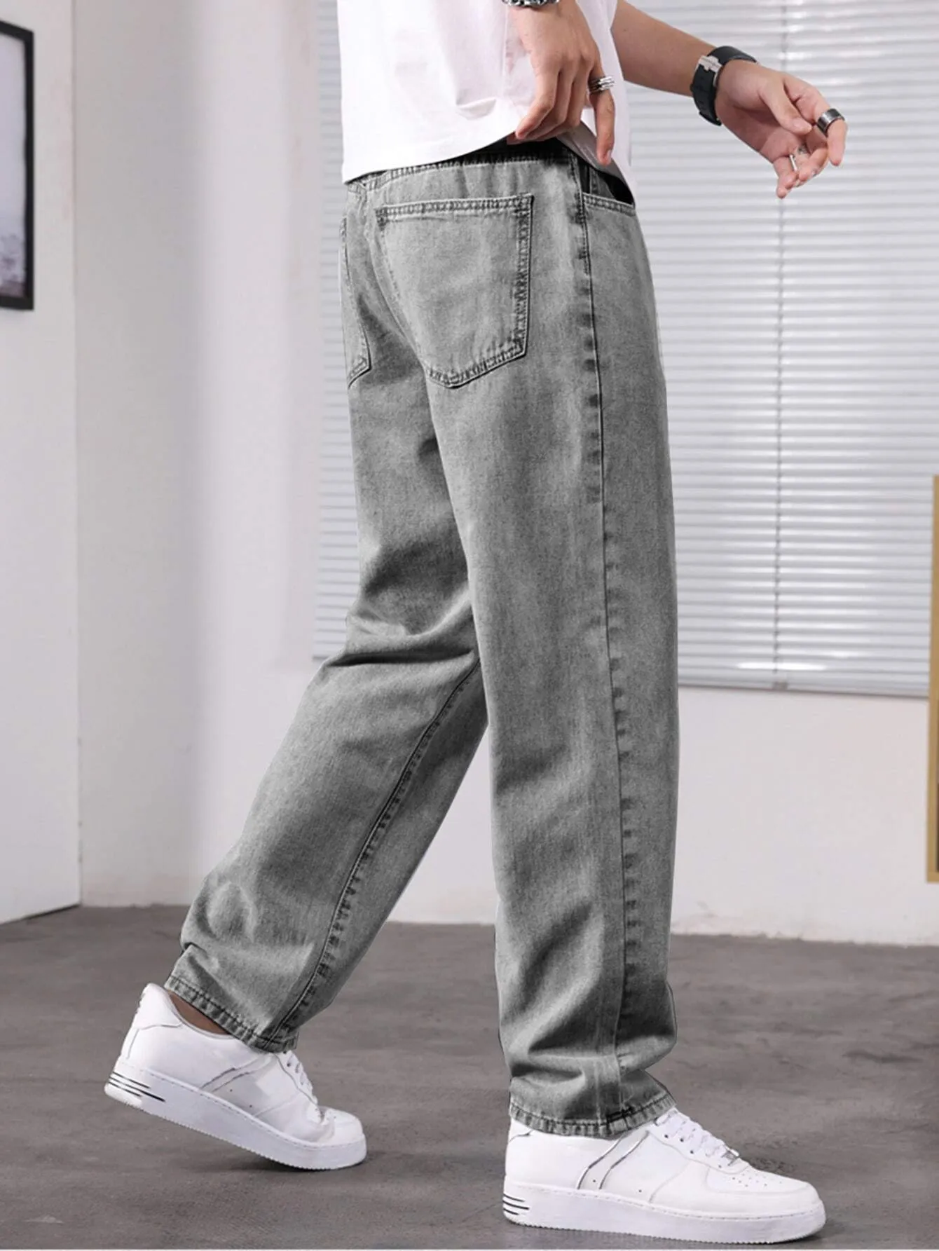 Men Slant Pocket Straight Leg Jeans