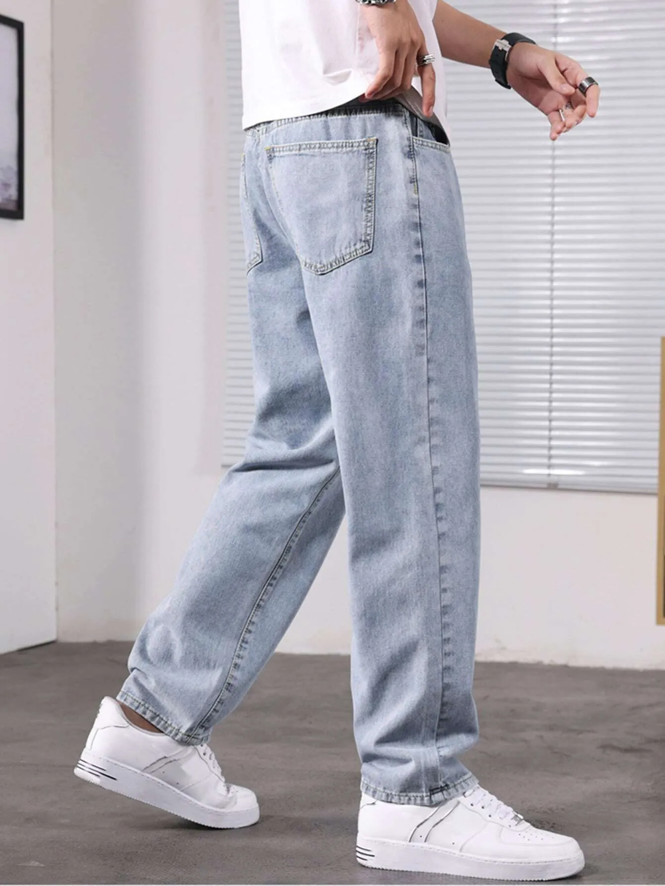 Men Slant Pocket Straight Leg Jeans