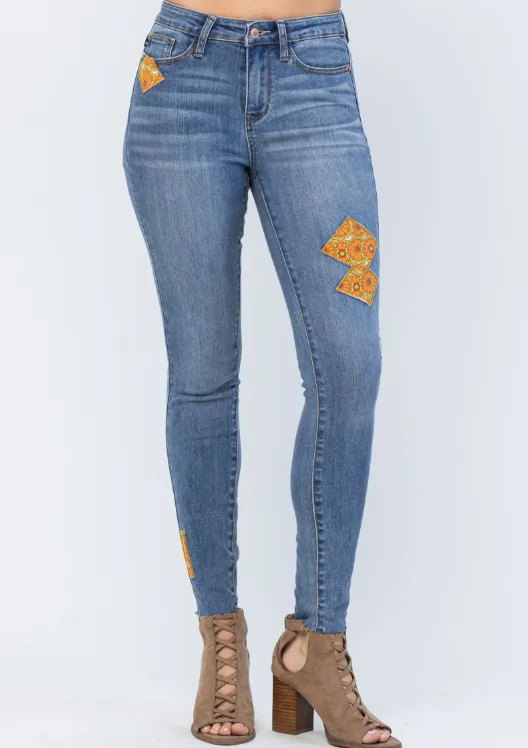 Retro Vibes Judy Blue Patch Skinny Jeans [Online Exclusive]