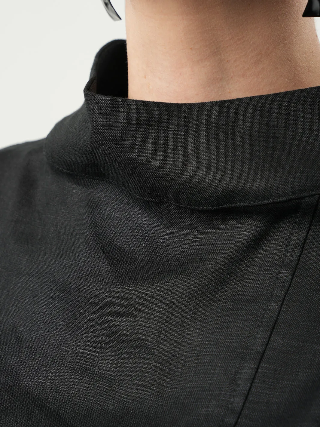 Turtleneck Linen Top In Black